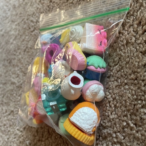 BAG FULL OF SHOPKINS! - Picture 3 of 4